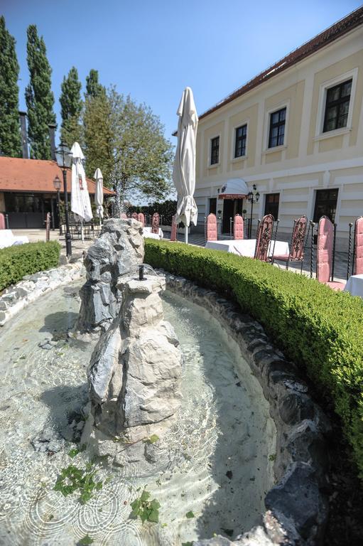 Hotel Castle Gjalski Забок Екстериор снимка