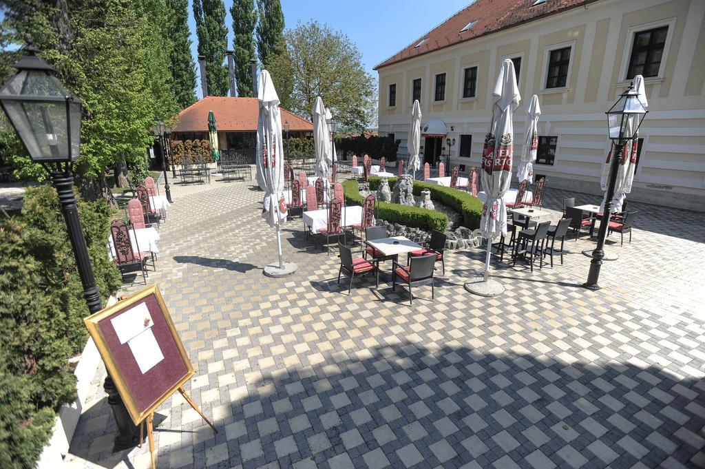 Hotel Castle Gjalski Забок Екстериор снимка