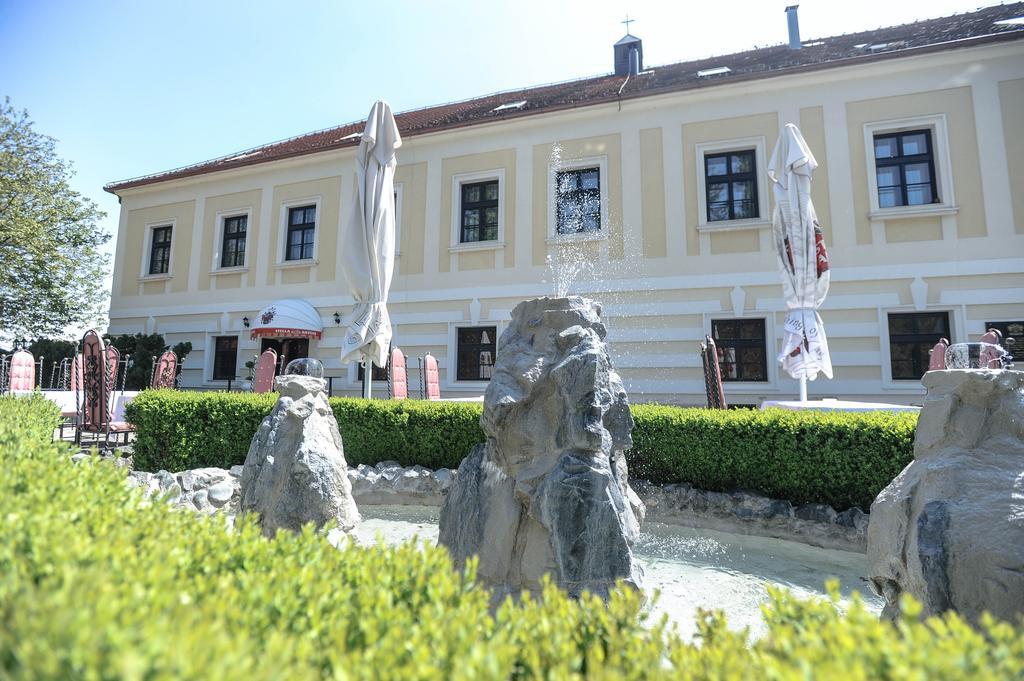 Hotel Castle Gjalski Забок Екстериор снимка